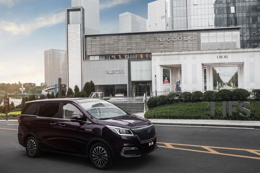  ChangAn Auchan Cosmos 2018 года  (фото 2 из 9)